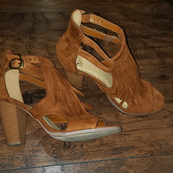 Shoes - 😊Fringe Heels